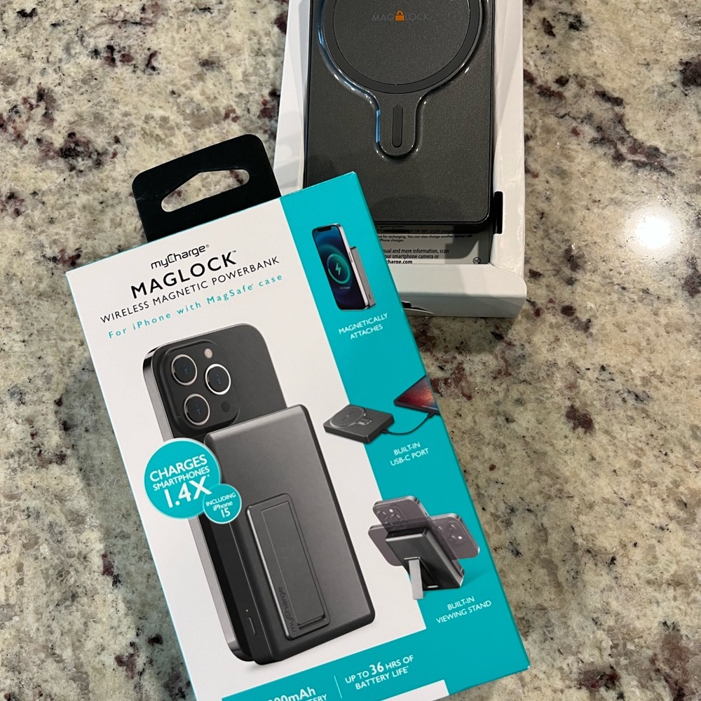 MAGLOCK
WIRELESS MAGNETIC POWERBANK
For iPhone with MagSafe case